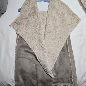 Saks Fifth Avenue Cream Faux Fur Vest Size XS